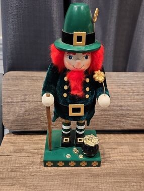 2002 10th Anniversary Nutcracker Village IRELAND Holiday Decor